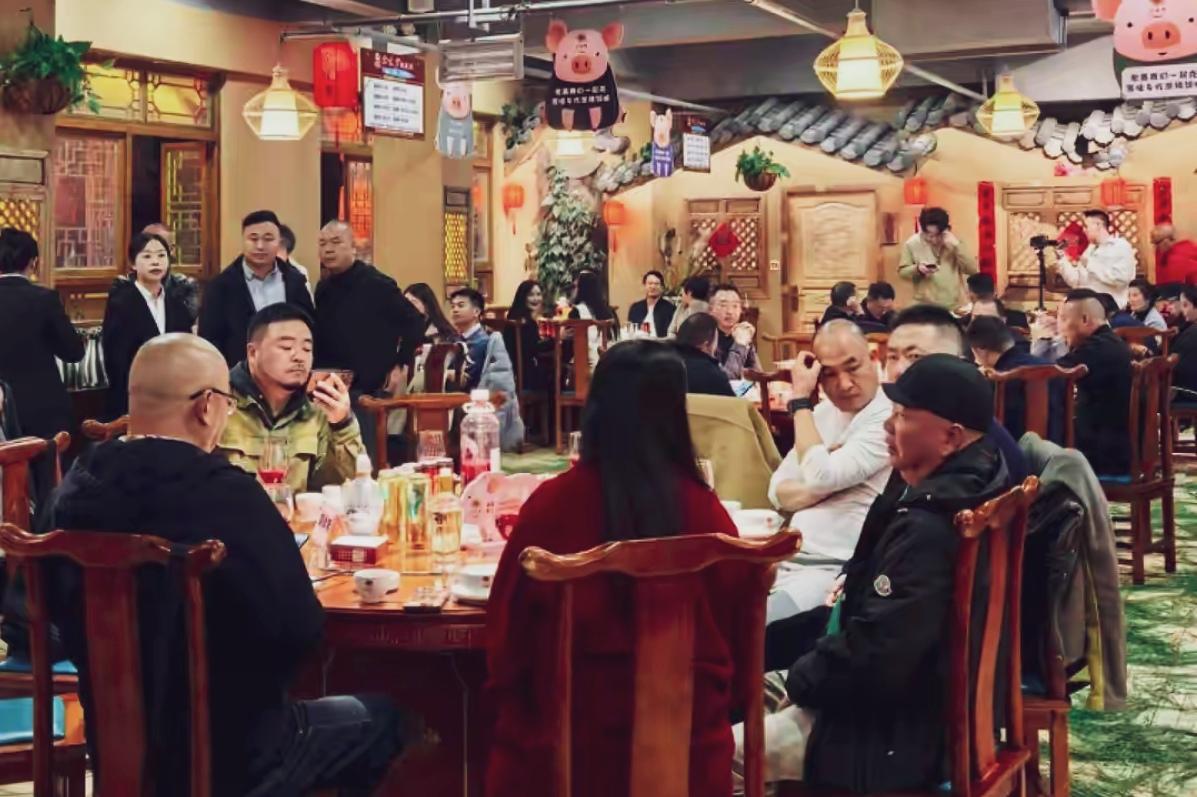 🔥昆明年夜饭一房难求！包房全订满，酒店外送套餐火出圈
外婆味道、福照楼等老店包
