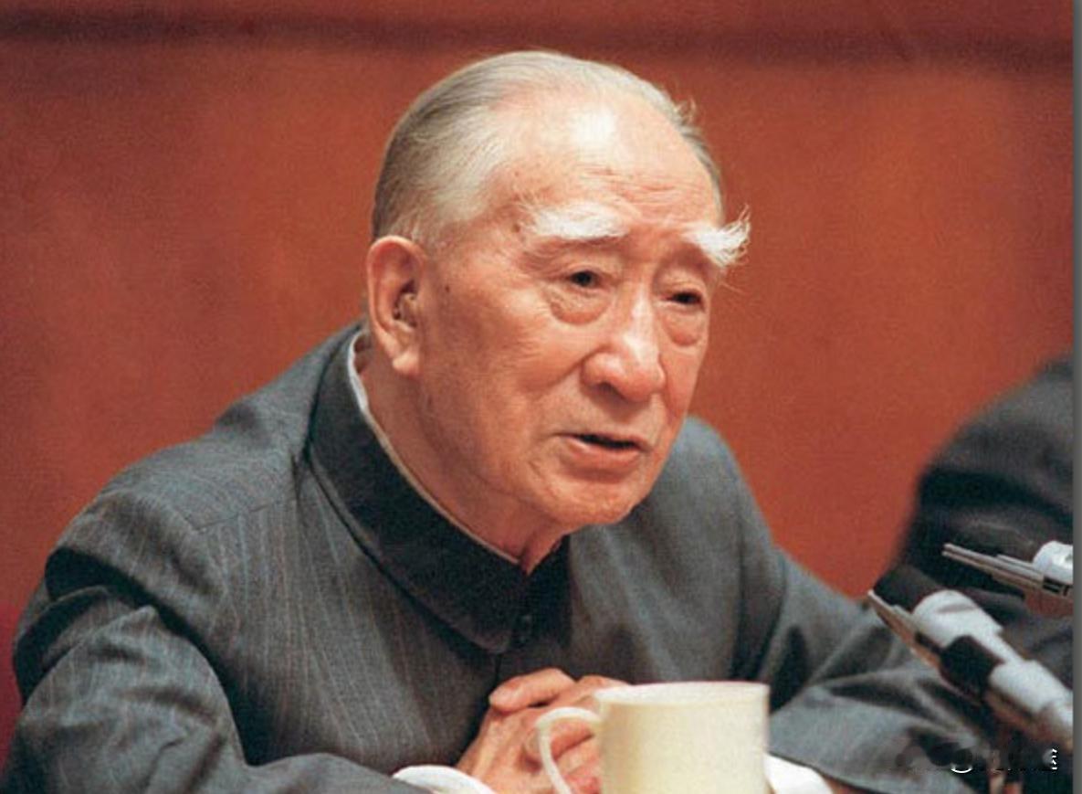 薄一波，开国元勋，老一辈无产阶级革命家，毛主席的得力助手，经济工作的卓越领导人，