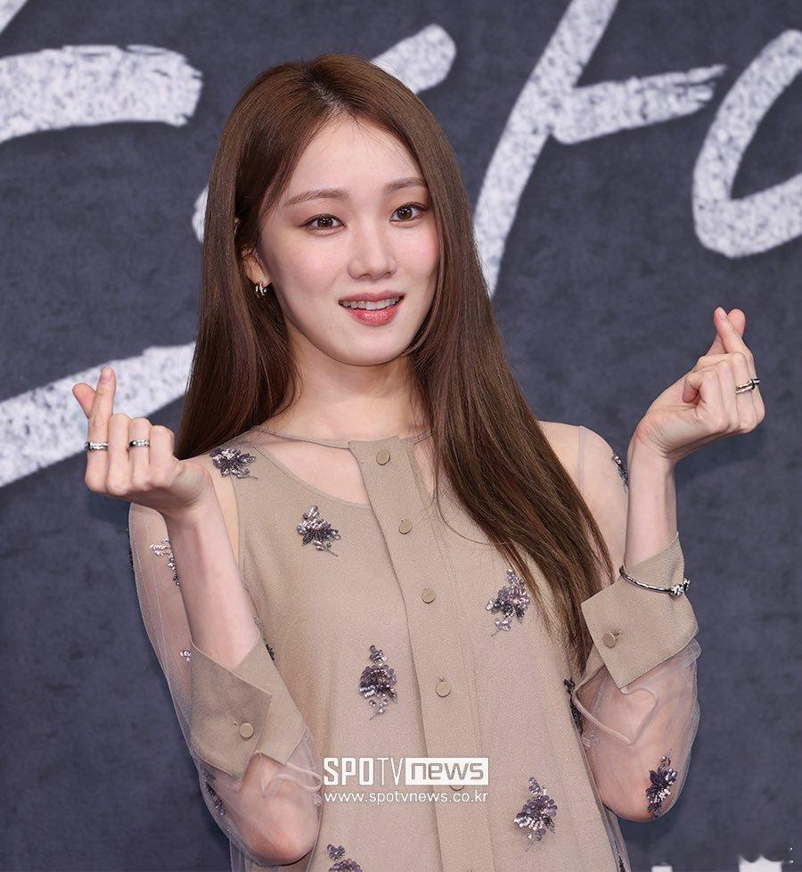 【独家】李晟京 电视剧《天鹅洗衣店》主演...2026 努力工作4日根据Spor