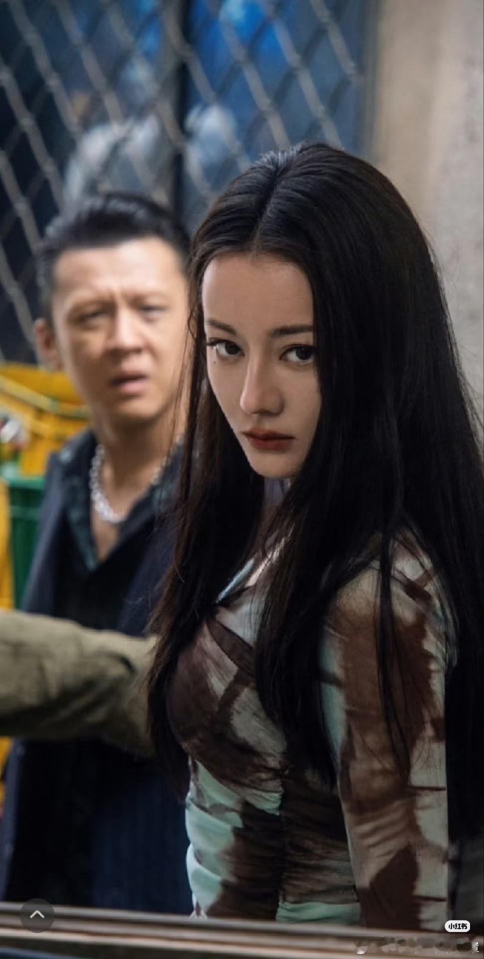 熊黑 熊布莱克不好意思但是好锋利好明艳啊这一幕的迪丽热巴！就是那种完全没收着锋芒