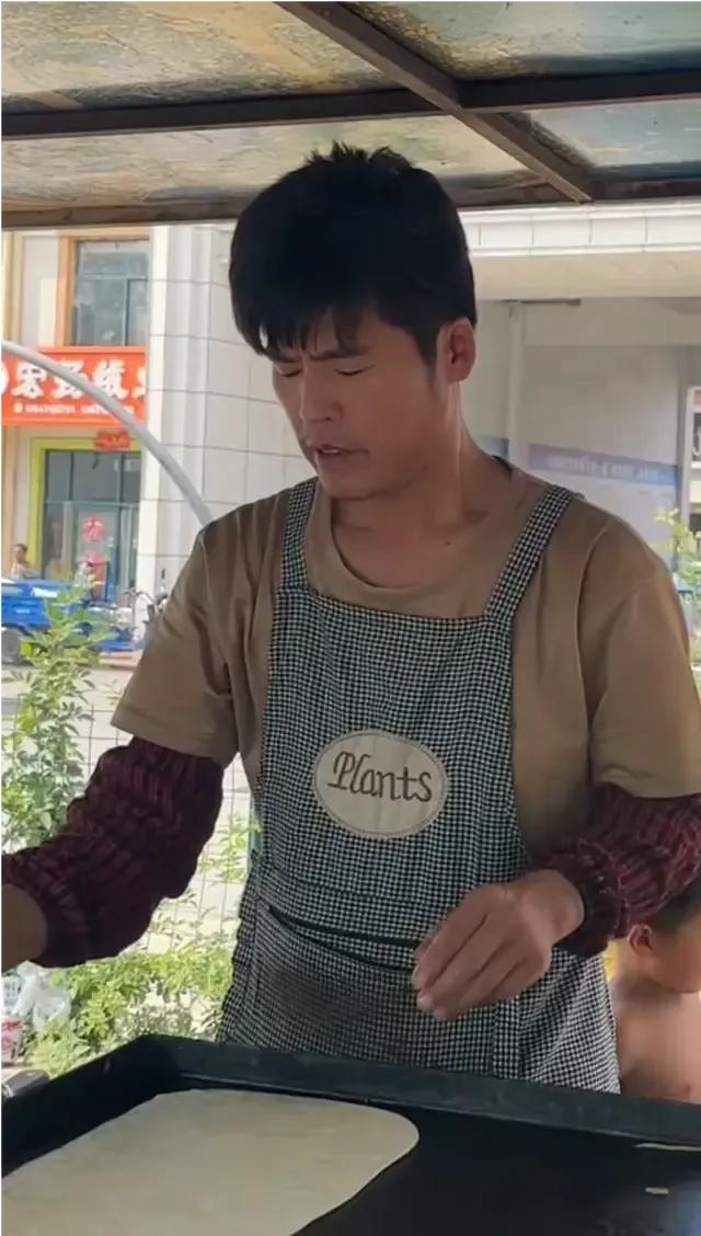 #曾经很红的歌手# 说实话，2000年初周杰伦刚红的时候，我是对他嗤之以鼻的，甚