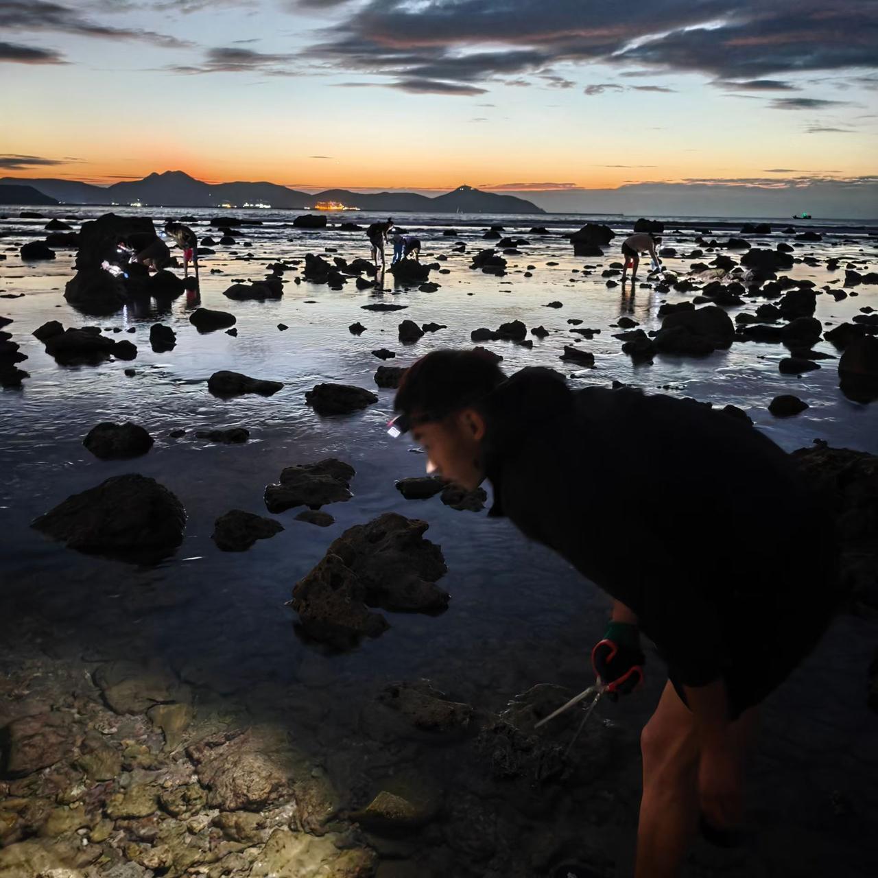 这件事合我家情况差不多，我做月的时候，我妈也在我家了，那年我妈80岁。
我们姐四