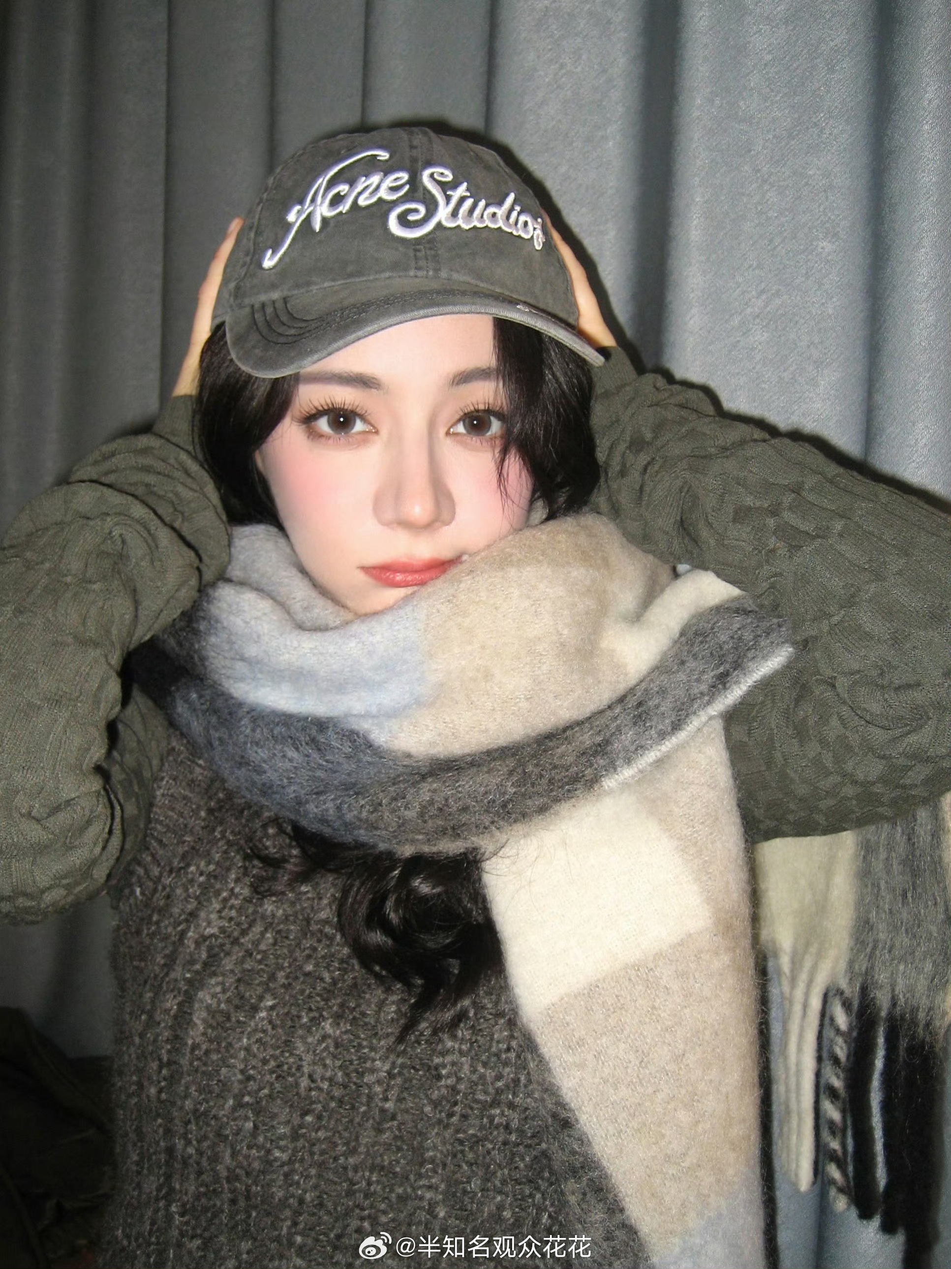 迪丽热巴吃甜品近照迪丽热巴吃甜品营业照 迪丽热巴最新营业照来啦 