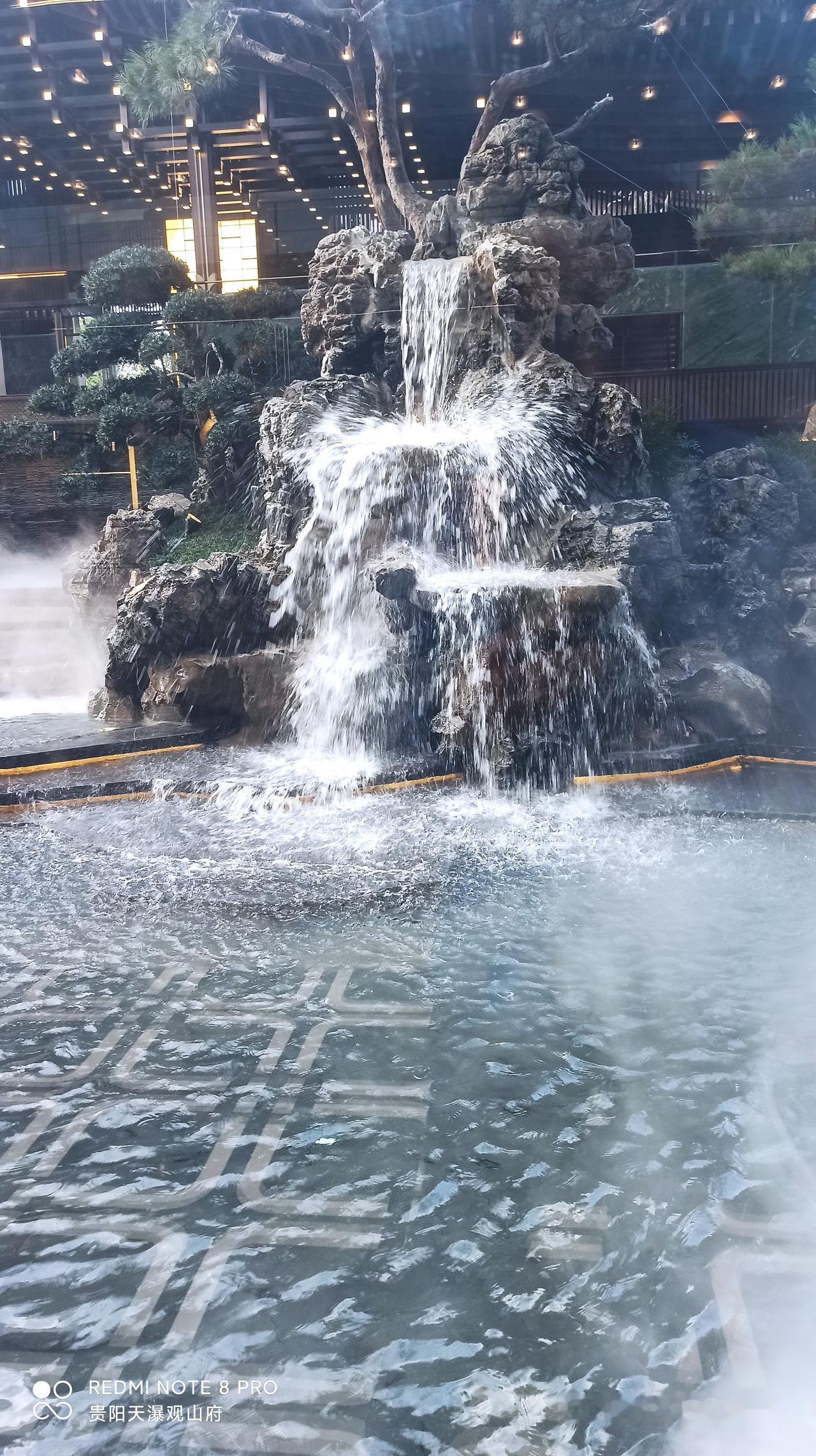 这哪是家庭摆拍？这是中国社会的写照。