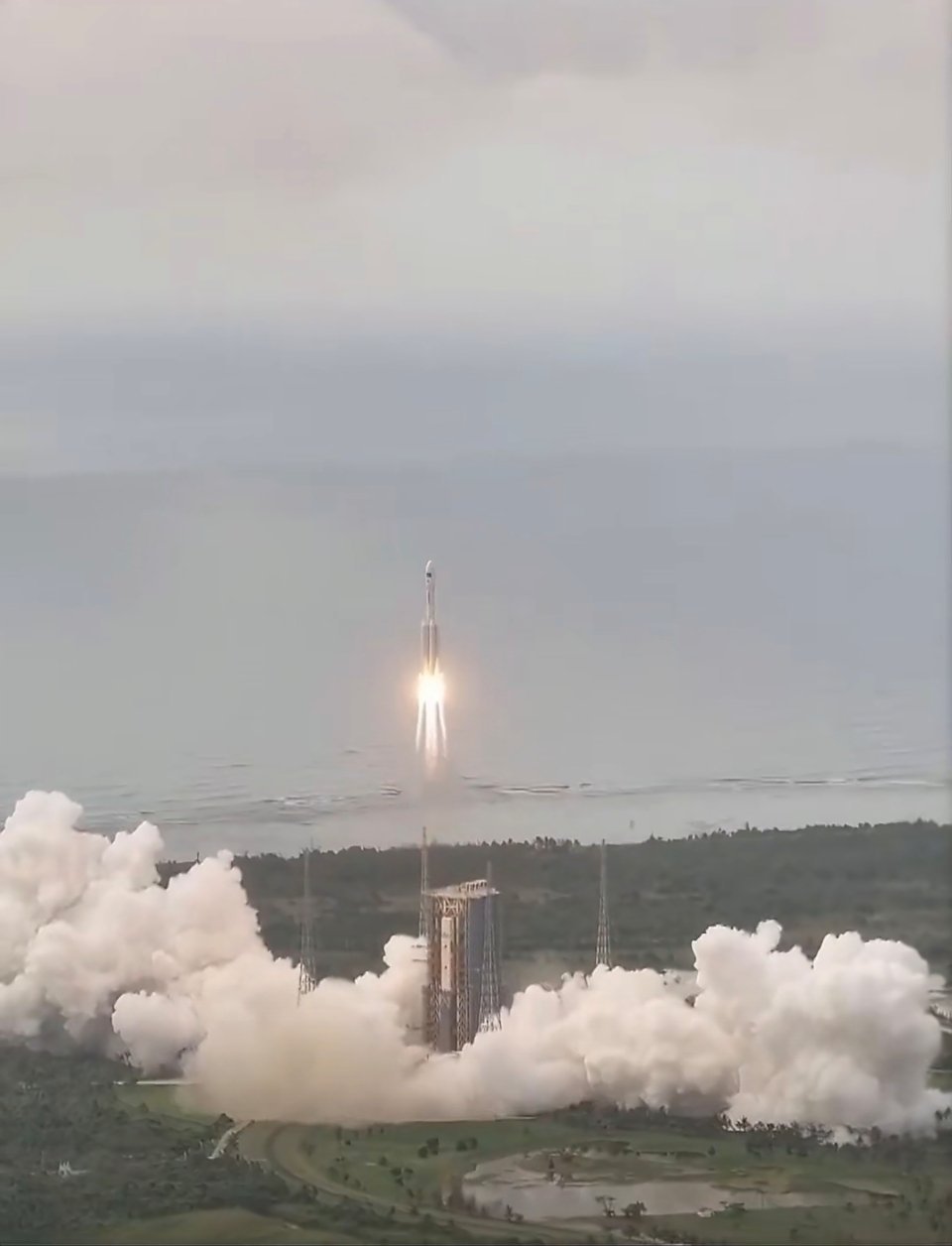 热烈祝贺天舟十号货运飞船发射任务圆满成功！一次次逐梦苍穹，彰显大国航天硬实力，致