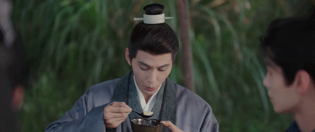 百花杀CP可以热门也可以邪门放着权谋大戏不演，俩人对着空气聊月亮，眼神戏比打戏还