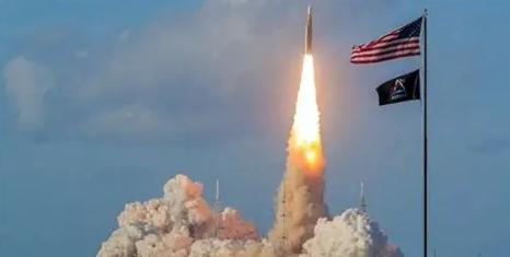 据国家报报道，奥赖恩号飞船在驶向月球的30小时后，四名乘员竟在太空中公开承认内心