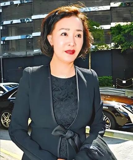 1973年，香港船王之子赵世光，第三次向当红女星何莉莉求婚时，他绝对想不到，这个