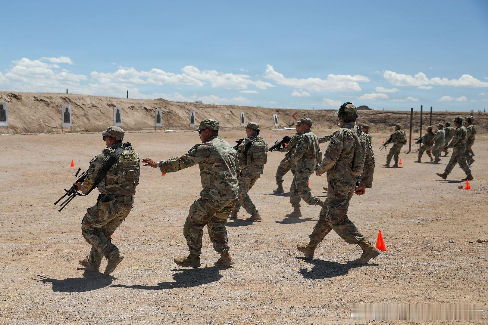 2025年4月11日，亚利桑那州Florence，第158步兵团1营 