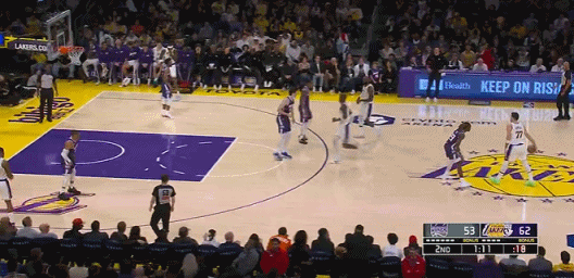 撤步三分~！！！ 