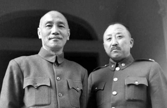 1942年初，在重庆开会的卫立煌收到蒋介石的请帖，邀请晚上参加家宴。卫立煌给侍从