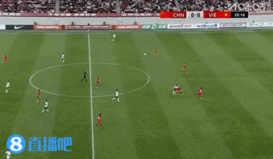 平地起惊雷，杜月徴一记世界波洞穿越南队的大门！
今晚在西安国际青年足球邀请赛中，