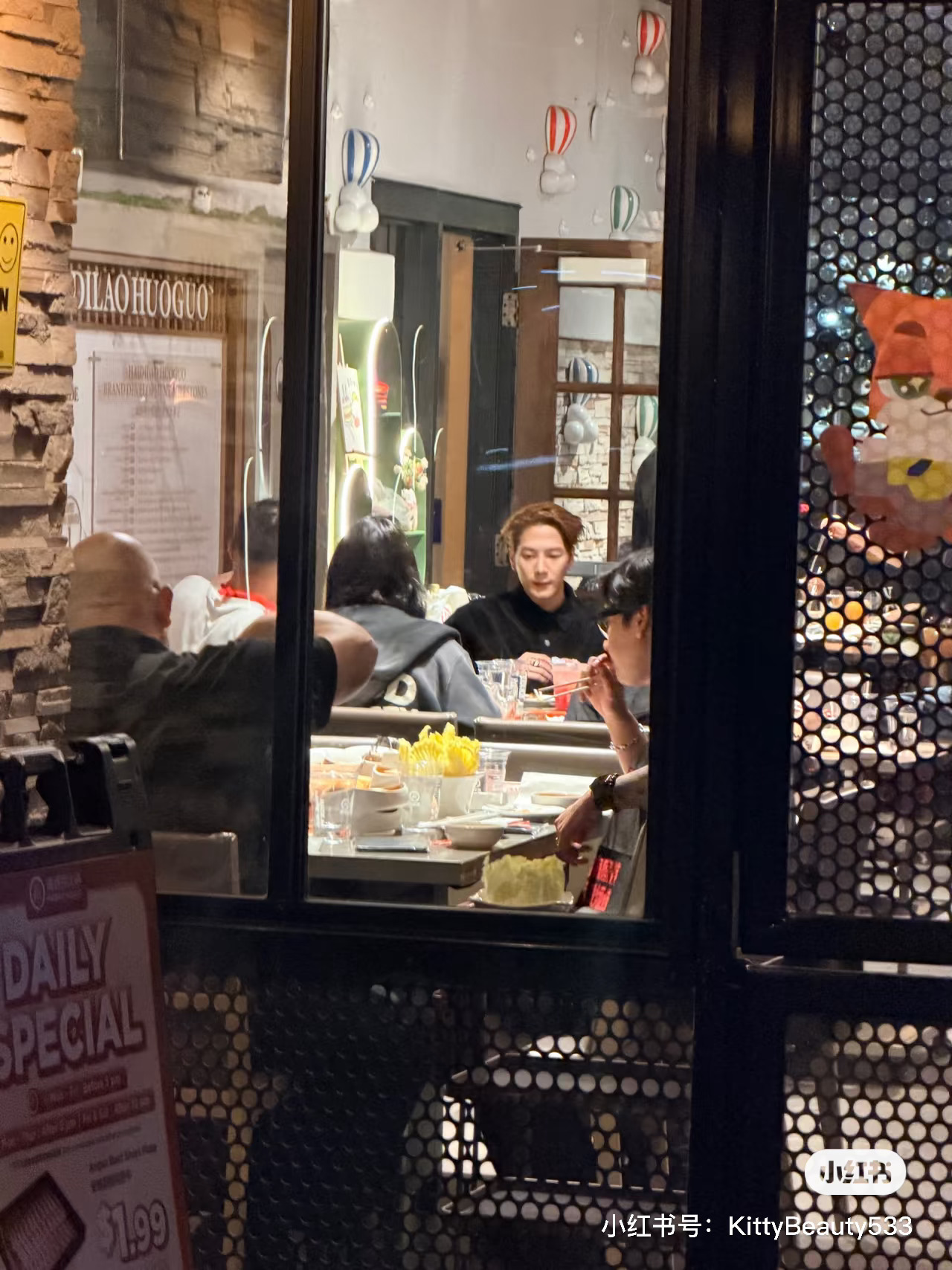 哥演唱会结束吃了海底捞😂 