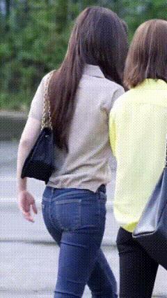 裴珠泫的走路方式应该是全世界独一份吧，一扭一扭的真好看