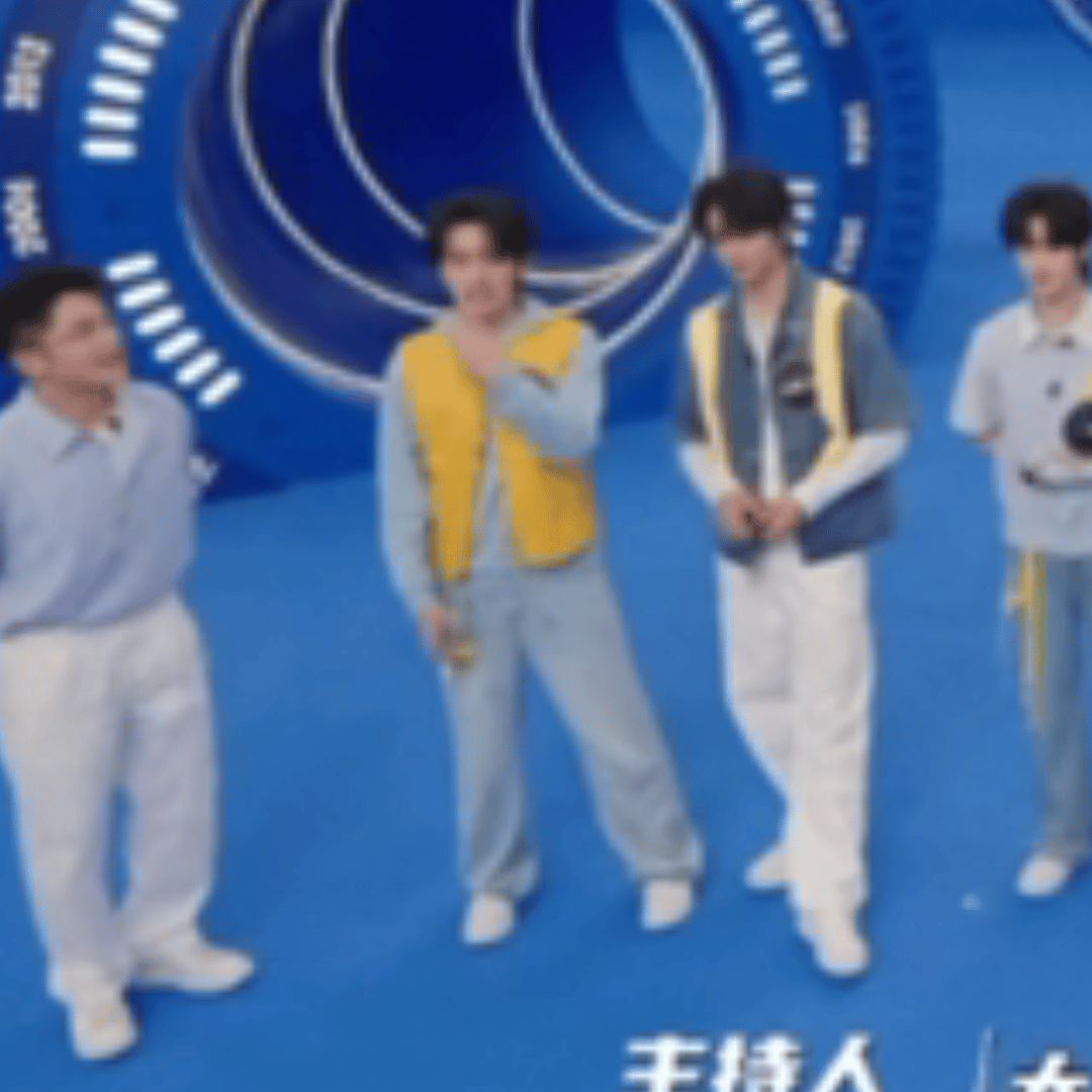 角落一只呆又在剪刀手....笑晕了 ​​​
