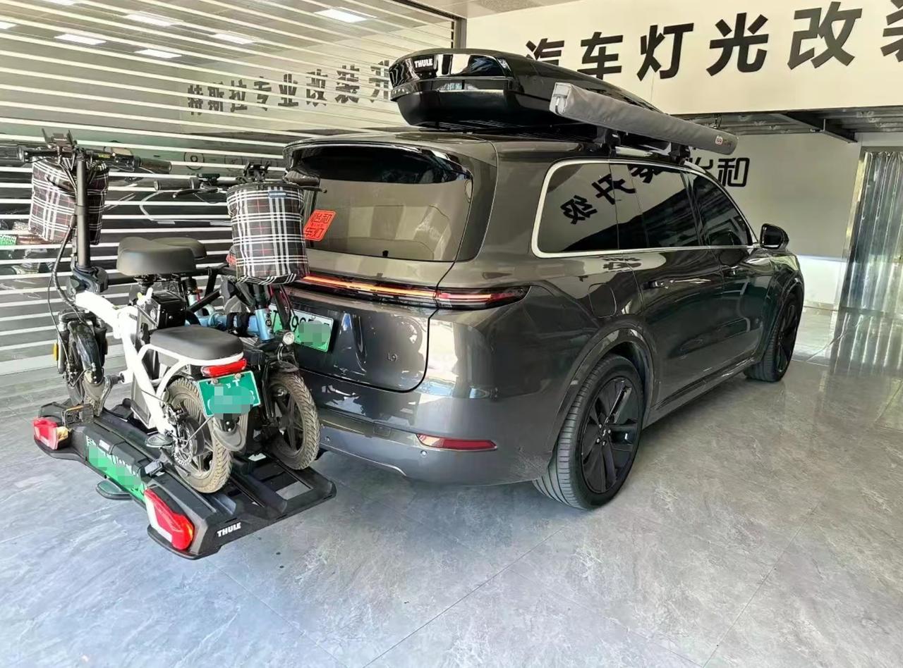 理想车主爆改，真的就差车载马桶了
群里看到的理想车主爆改

这应该是带娃旅行的，
