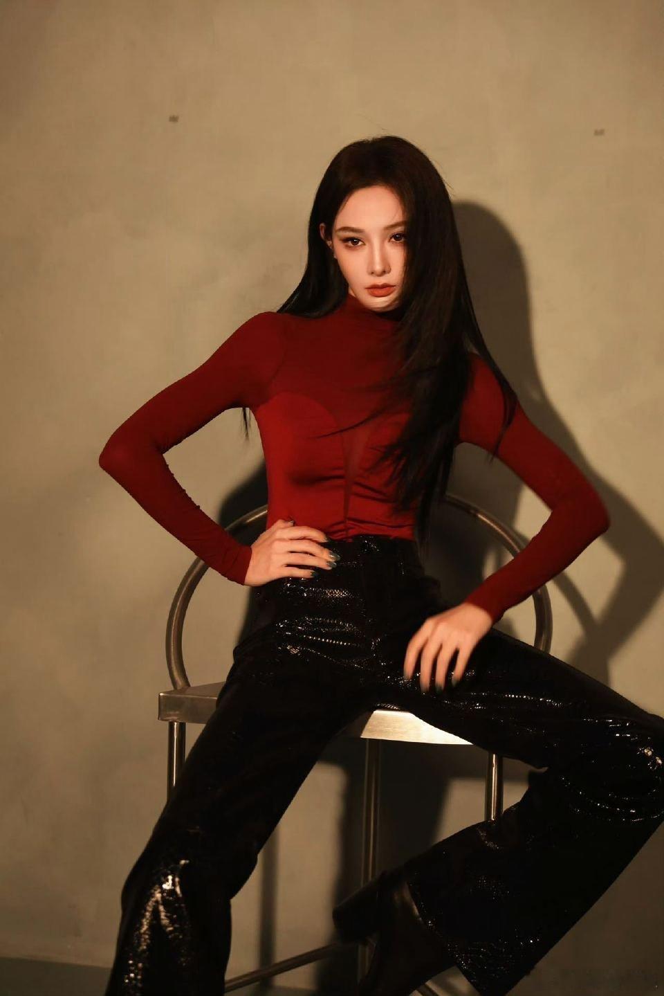 彭小苒曾在横店收养流浪猫 被彭小苒狠狠圈粉！不仅演技在线，还在横店默默收养流浪猫