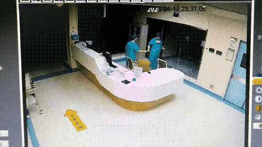 也不知道有多少人躺着手术室台上，再也没有苏醒过来，这里成了她（他）在这个世界上最