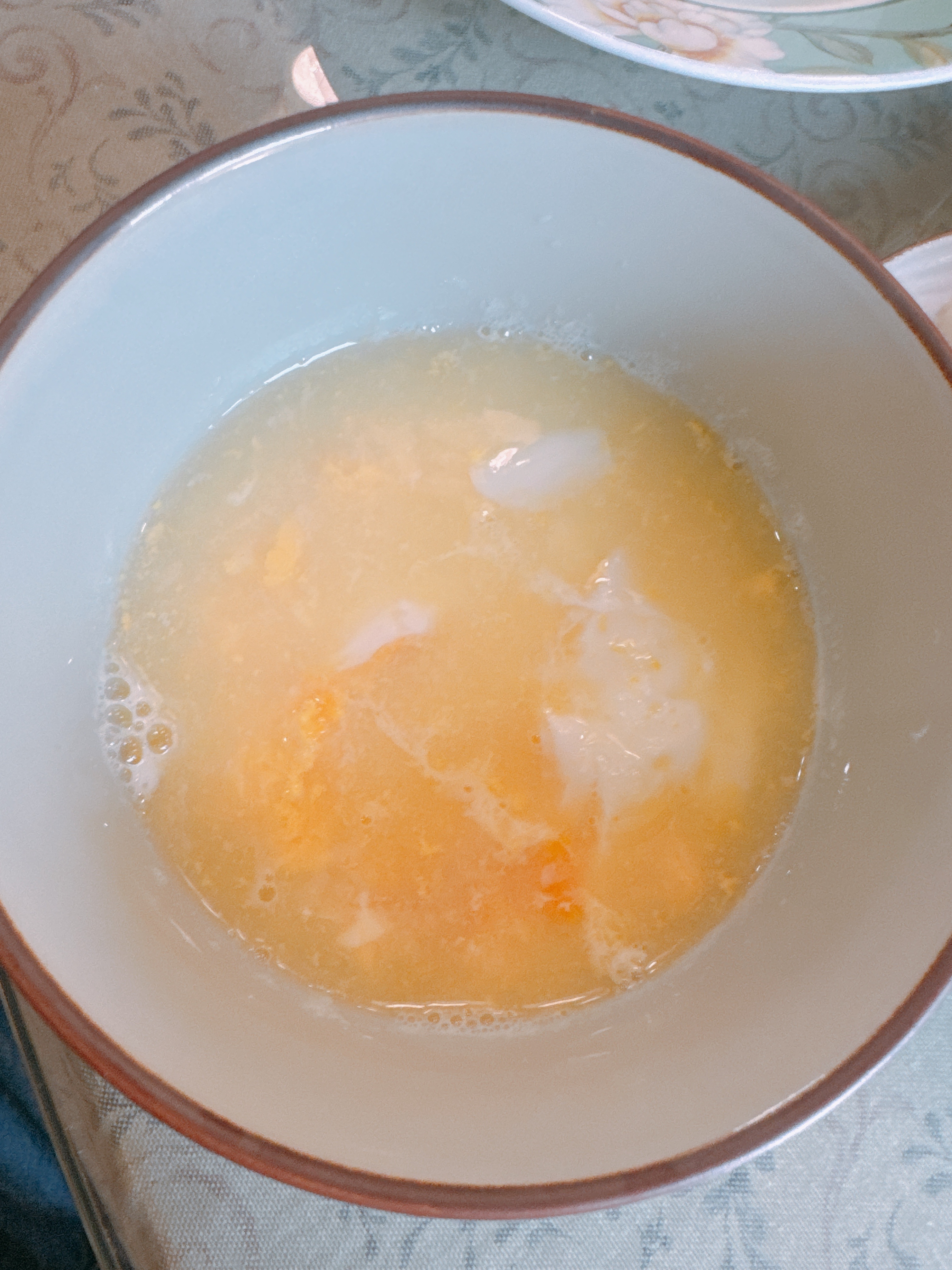 我妈：两个鸡蛋加点水微波炉打一分半来不及吃饭的时候就可以这样微波炉真是人类伟大的
