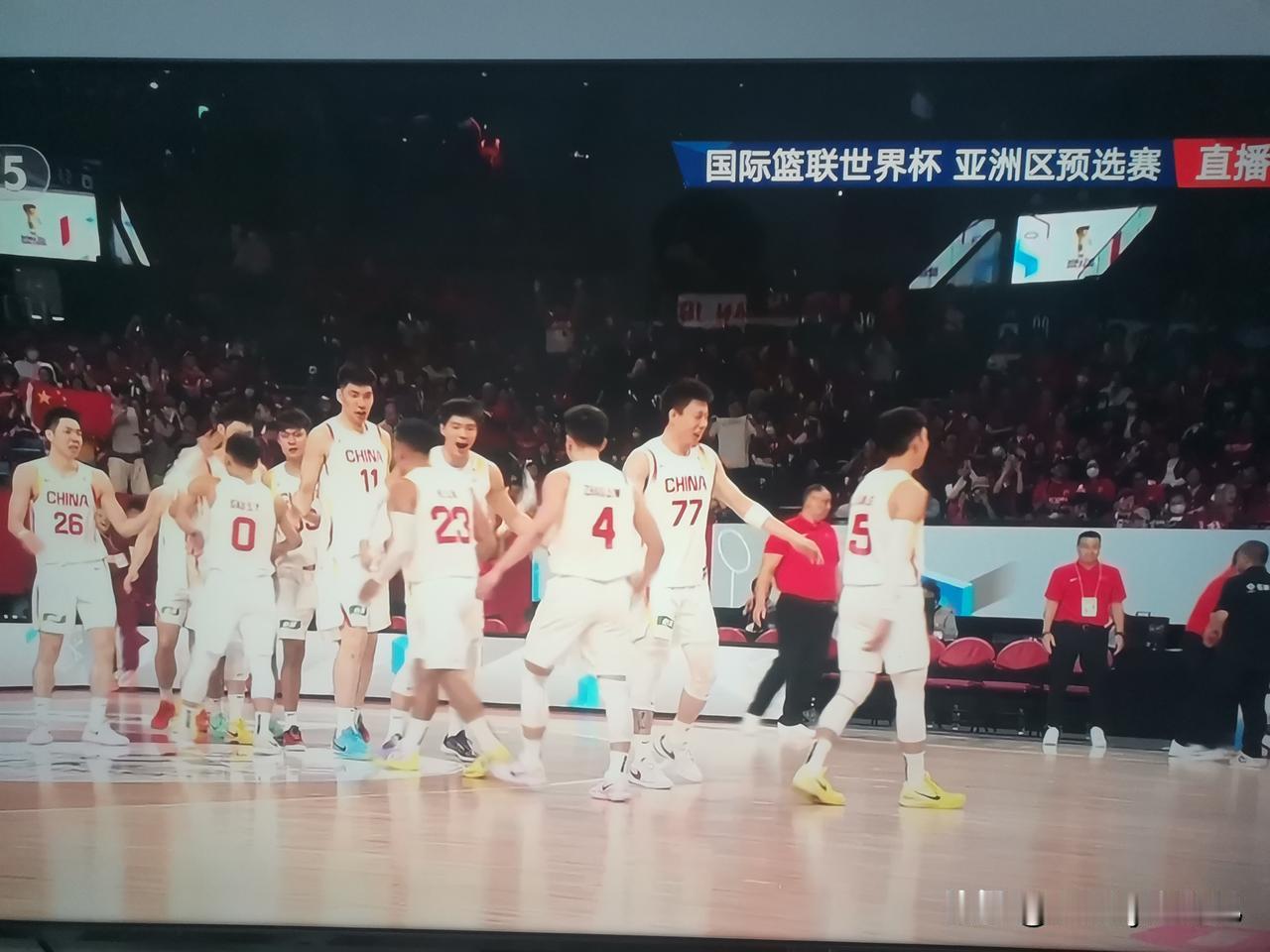 硬气，中国男篮逆转日本队拿下首胜，胡金秋真是定海神针！

世界杯亚洲区预选赛，中