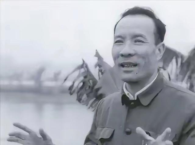 钟伟：一生刚正敢直言，蒙冤二十年，终得清白归队

他曾经是战场上让对手忌惮的指挥