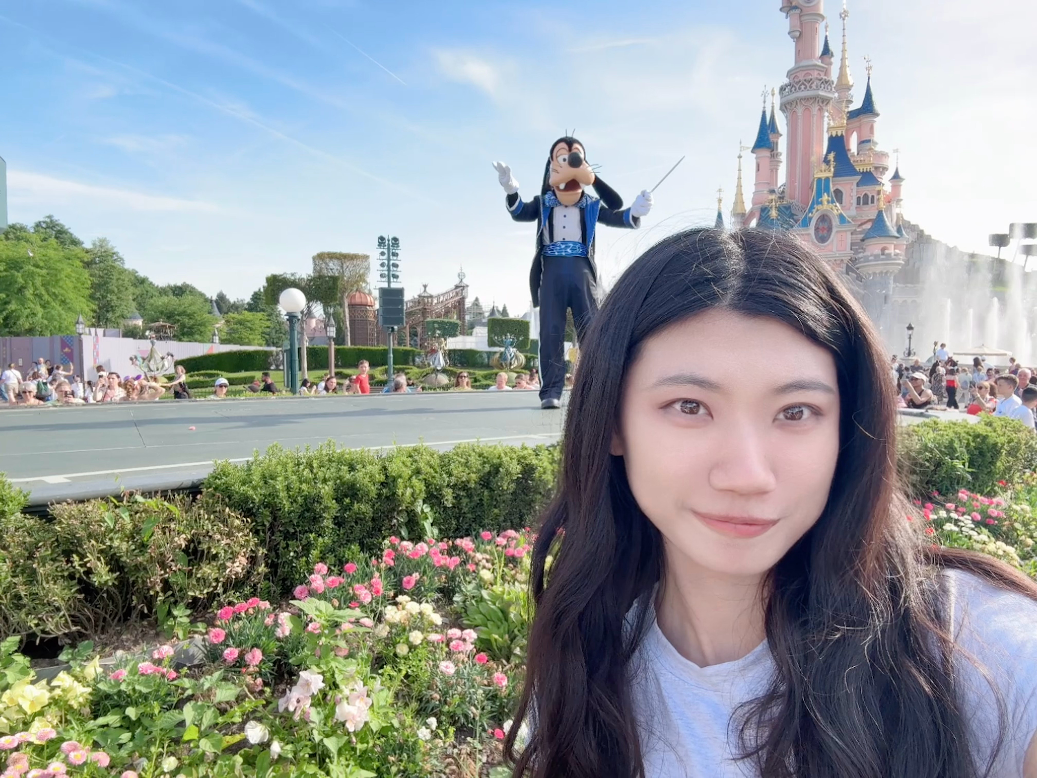 哈哈哈，儿童节快乐，在全世界最快乐的地方过六一[彩虹屁] ​​​