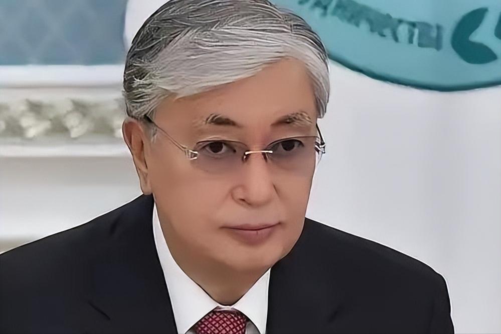 贪心两头捞好处，最后三面都不讨好！

曾经靠多元外交吃香的哈萨克斯坦，俄乌冲突后