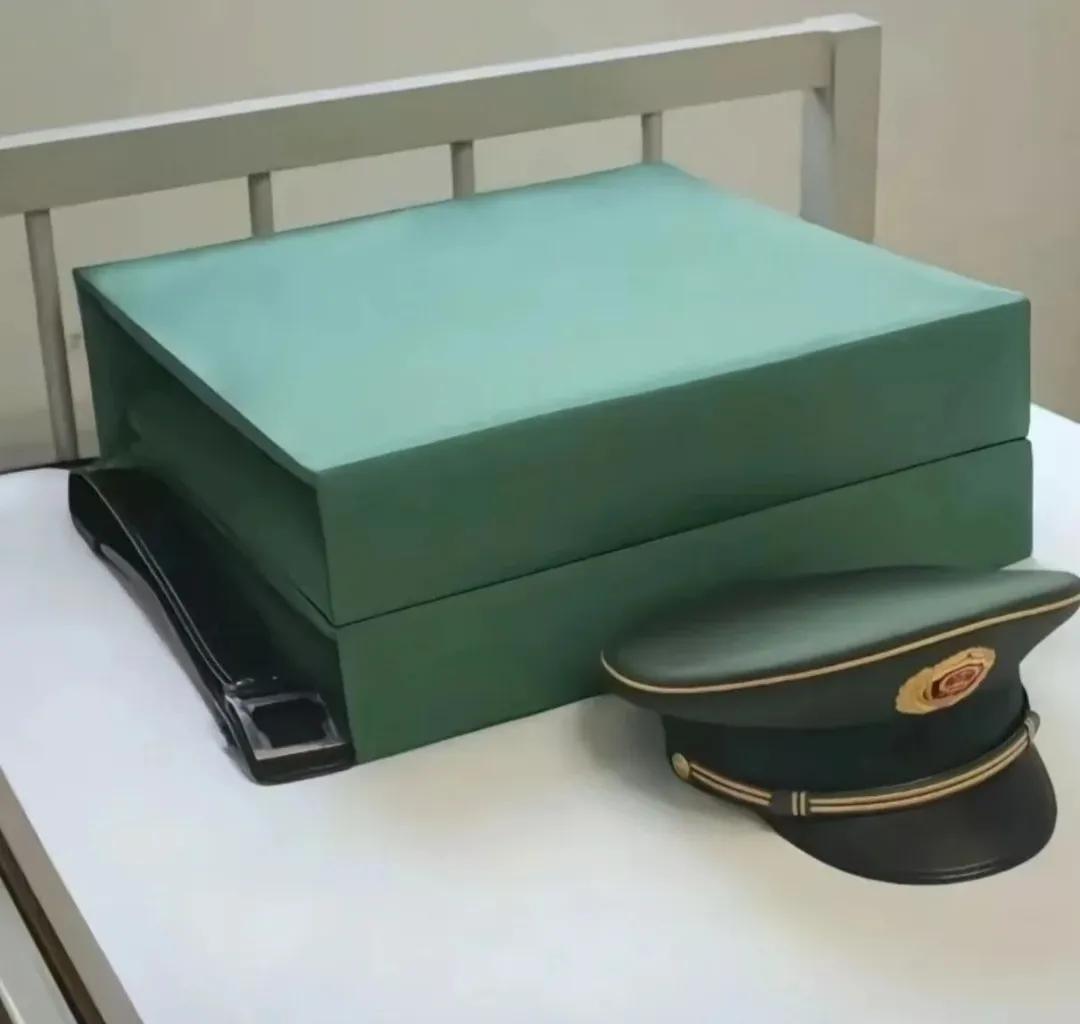 还记得你当兵时叠的豆腐块吗？棱角分明如刀刻！