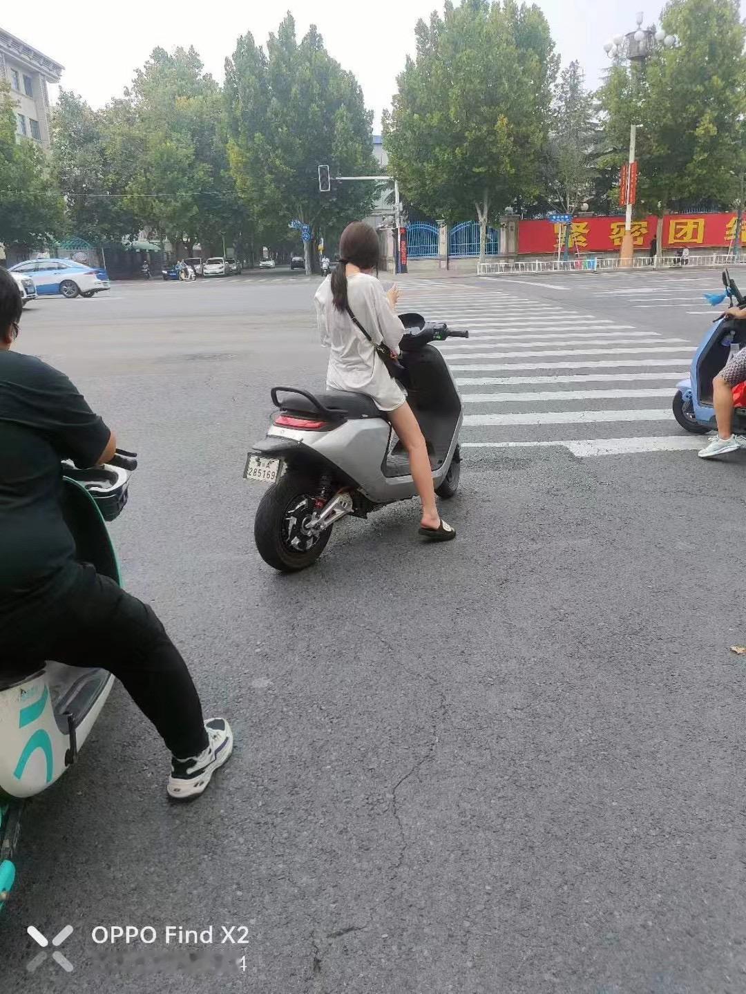 拔枪小伙的mmax90帅不帅？ @九友俱乐部 九号电动
