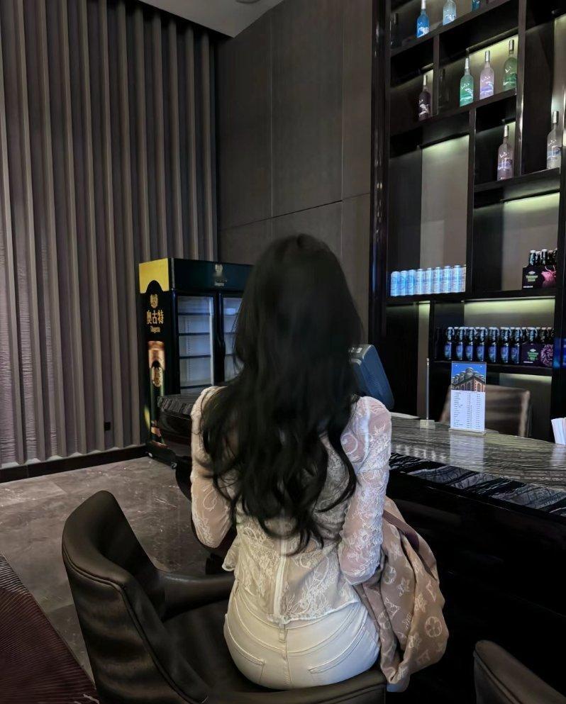 开朗的女人最好命 忙时女强人 闲着小女人 别人喜不喜欢不重要 做独一无二的自己就