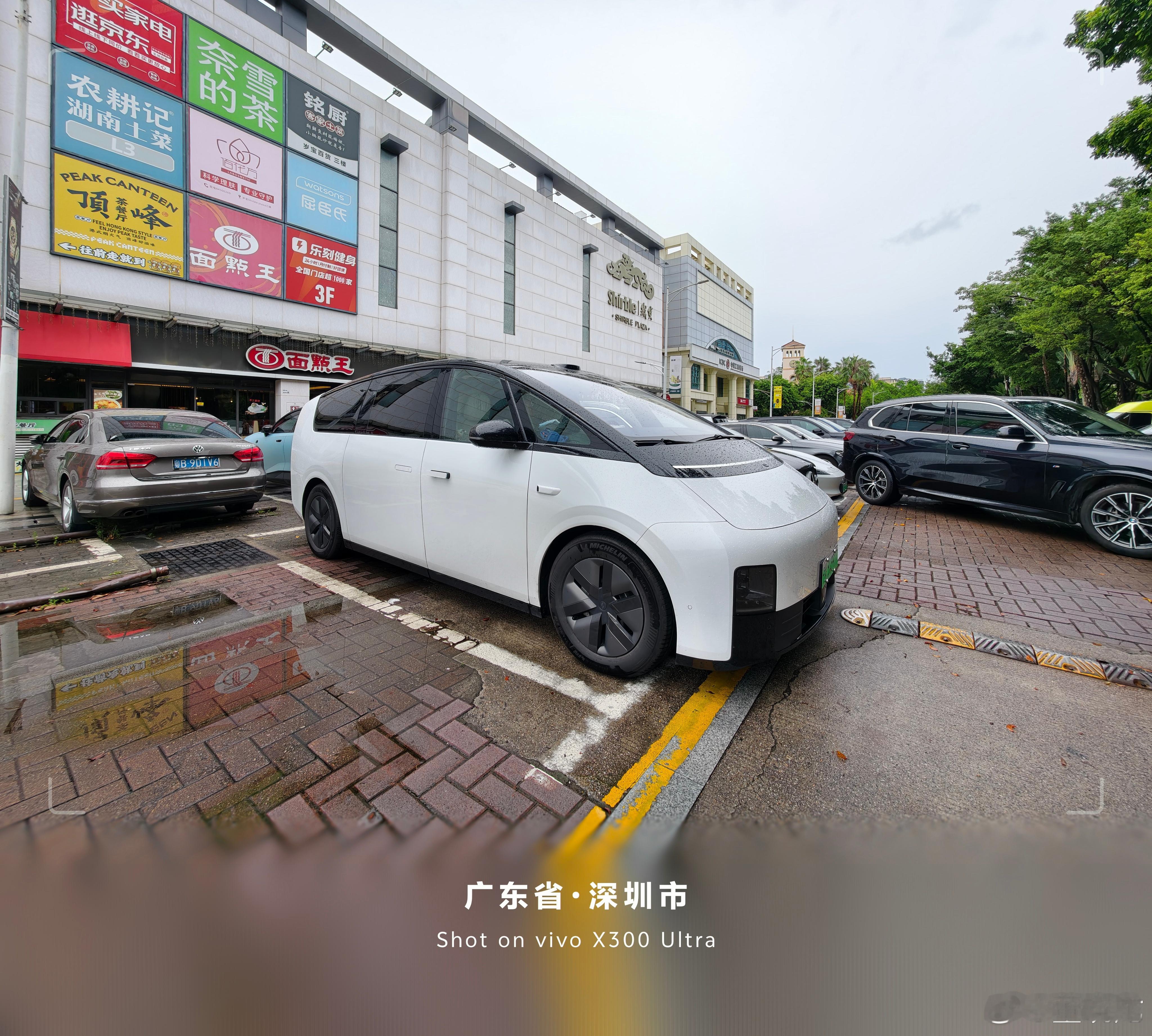 吃饱也喝足，现在从深圳开着理想mega 回北京，也就区区2200公里而已，毕竟咱