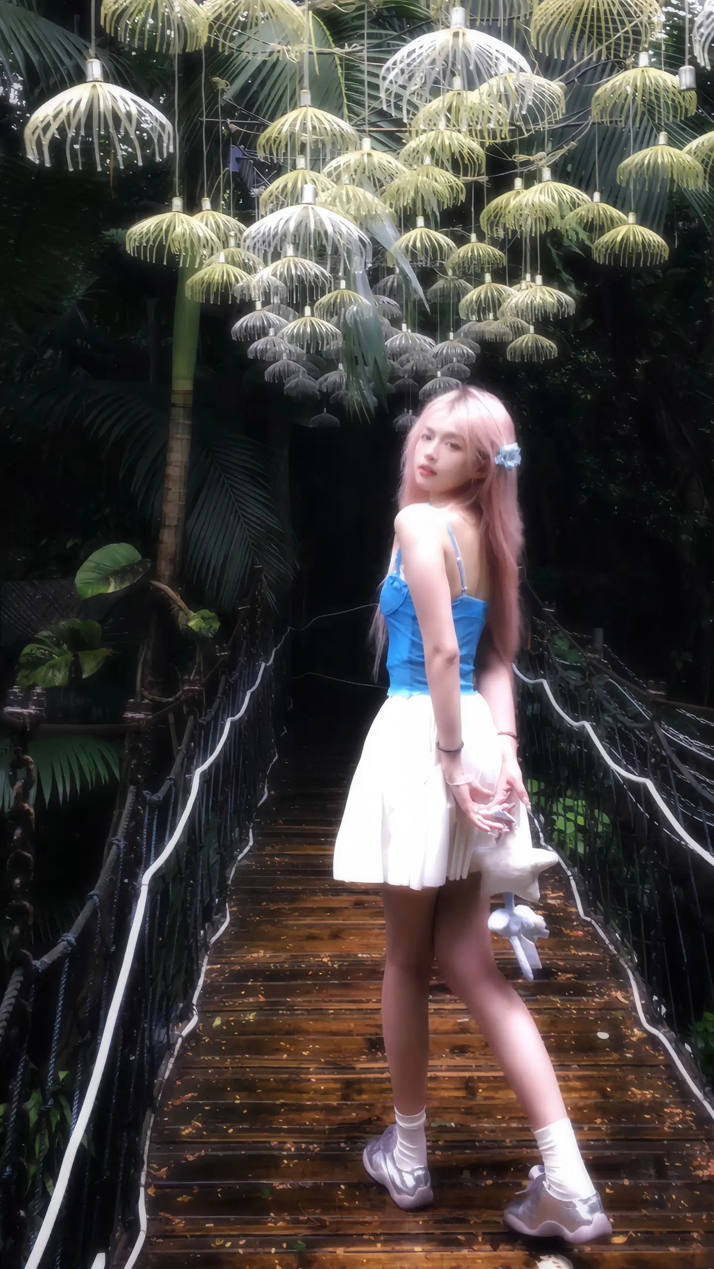 越多人靠近你 我就越想远离你。