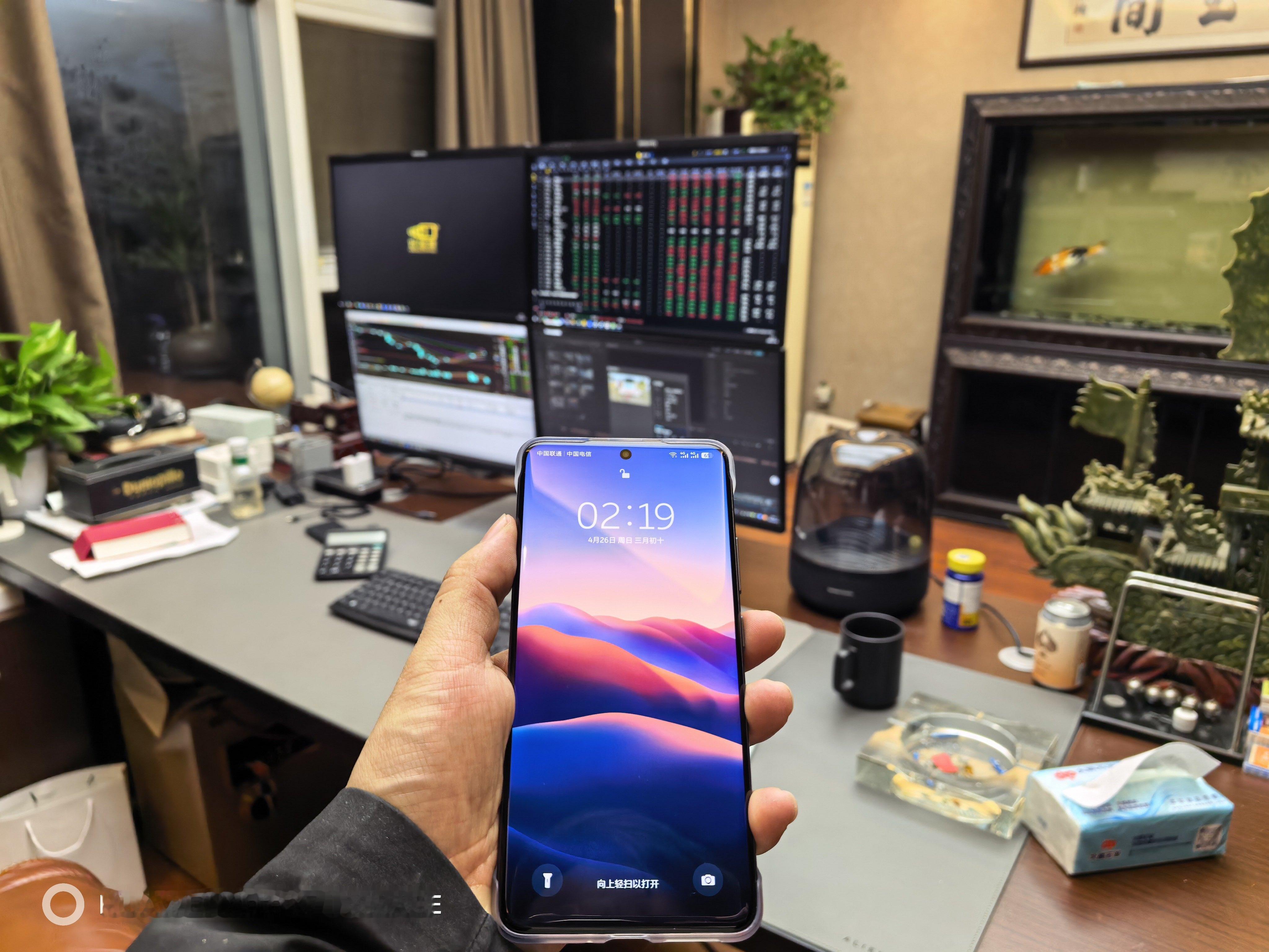 每次半夜剪完视频都会觉得自己好牛逼。虽然最后最终流量跑得不好，但总是自己感动自己