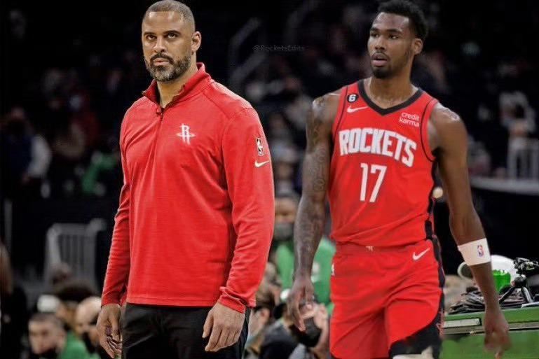 乌度卡谈伊森伤情：“伊森腹部斜肌的伤已经痊愈了，恢复得很不错，但在恢复训练、逐步