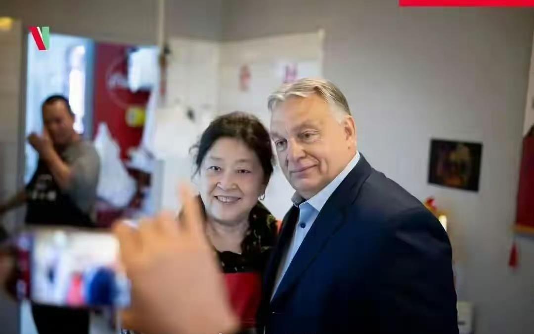 11月11日中午，匈牙利总理欧尔班到布达佩斯唐人街“大宝饺子馆”就餐，这是一家在
