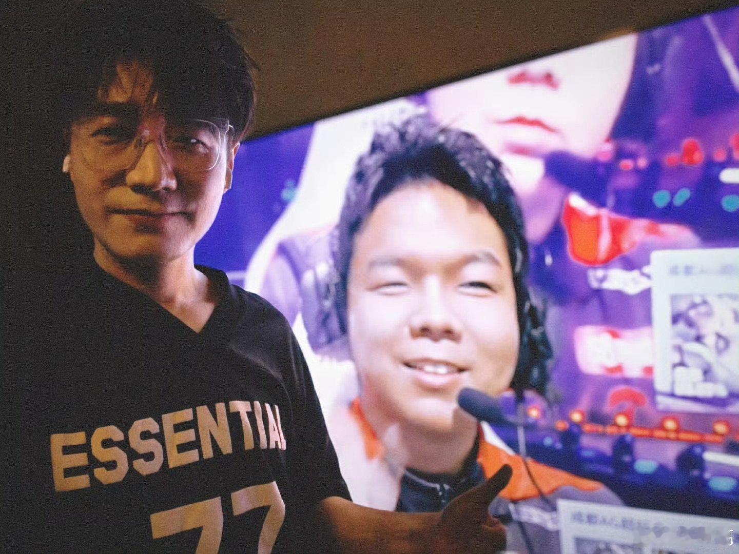 王铮亮发博祝贺AG王铮亮发博祝贺AG呀！再次祝贺AG拿下冠军 ​​​