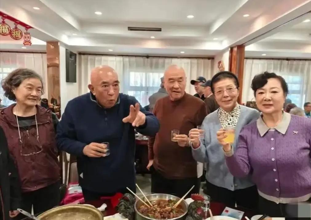 四野后人的聚会，这些年一年没落下过，人越聚越多，场面越搞越大，仪式感一年比一年足