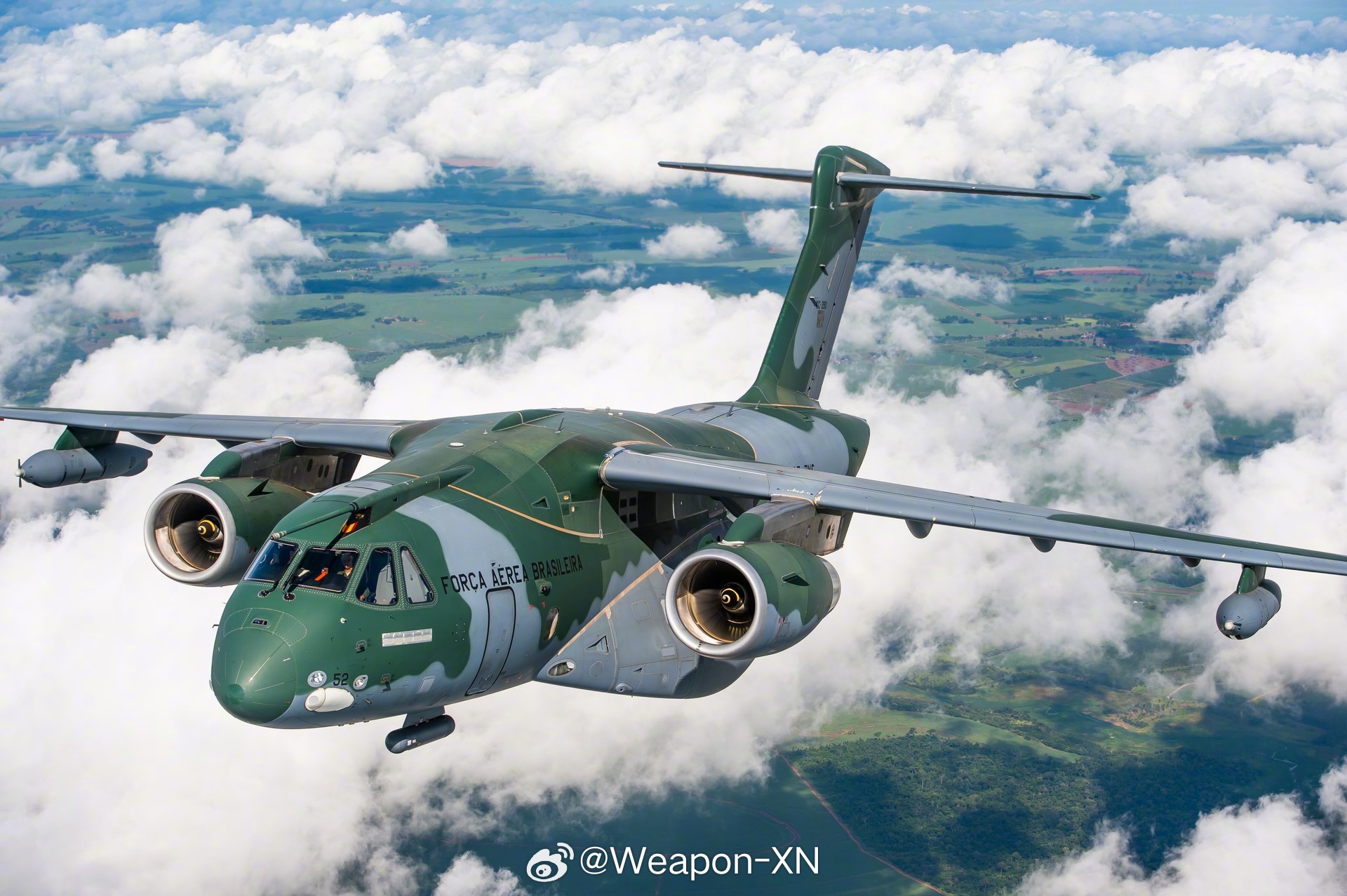 #兵器影像[超话]# 伊顿公司研制的912E系列模块化空中加油系统采用吊舱设计，