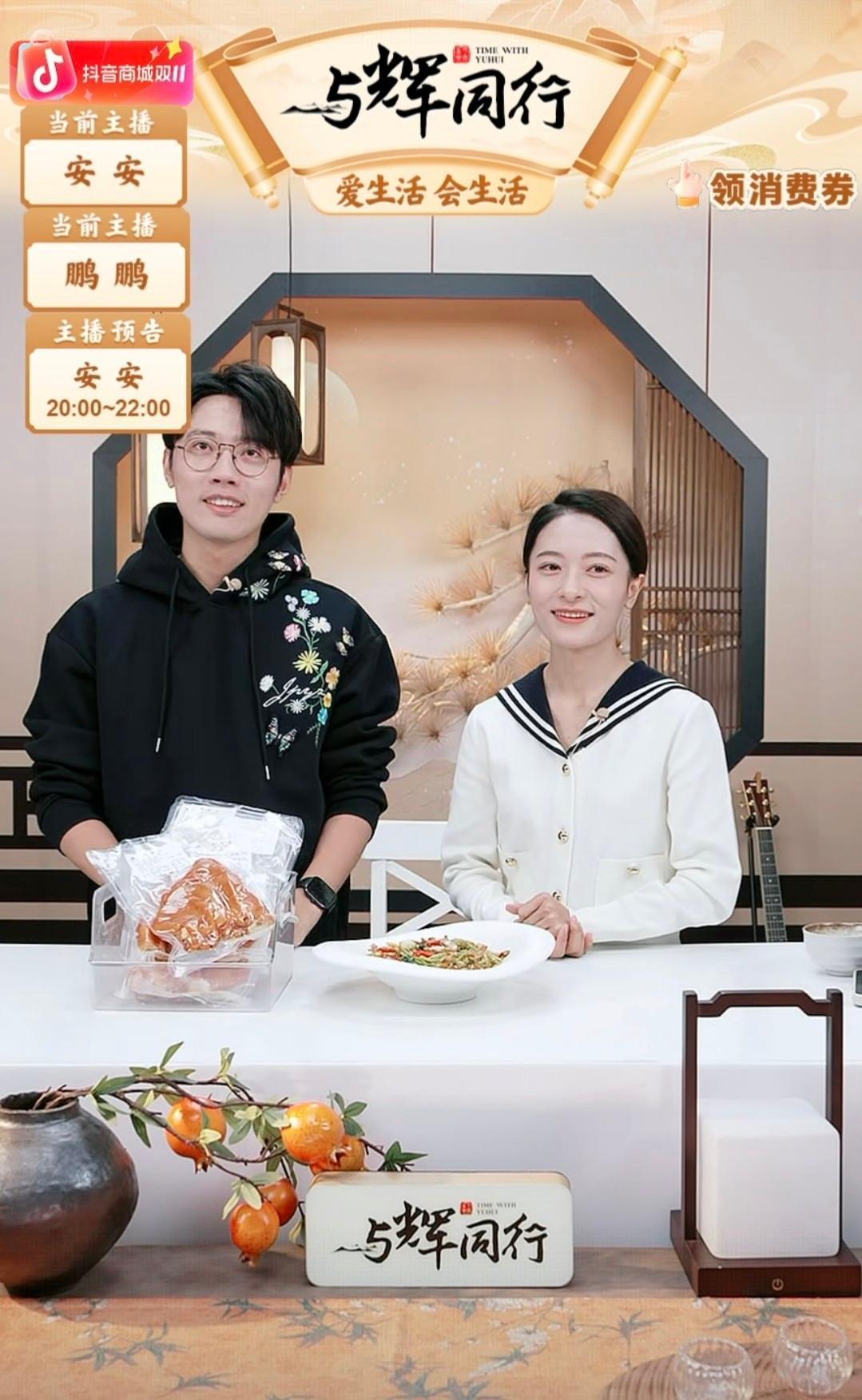 董宇辉和他的团队，蹲在阿克苏的土地上直播，一场意料之外的农文旅风潮就这么起了。他