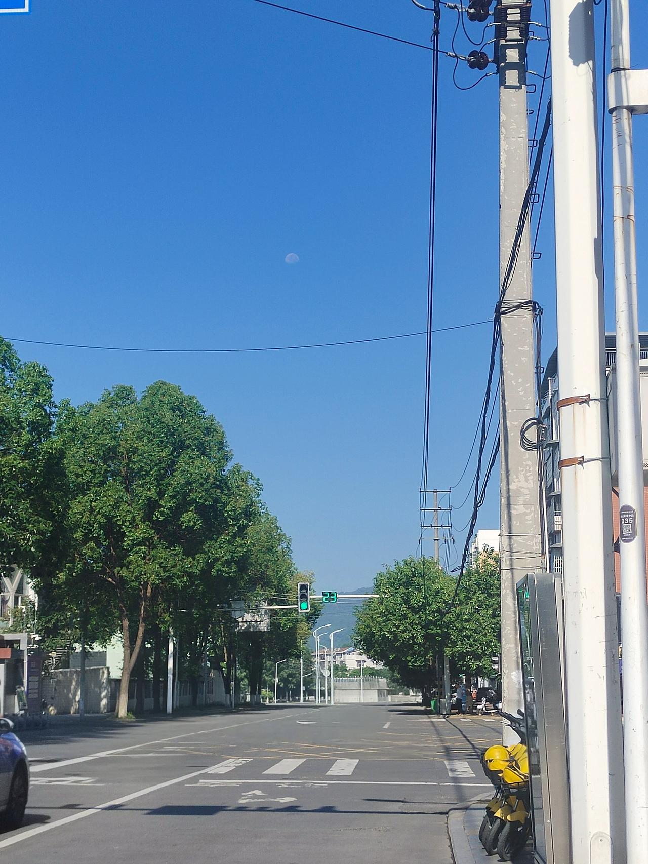 偶然看见这张图，发现一个十分奇特的现象，你们能发现是哪里奇特吗？