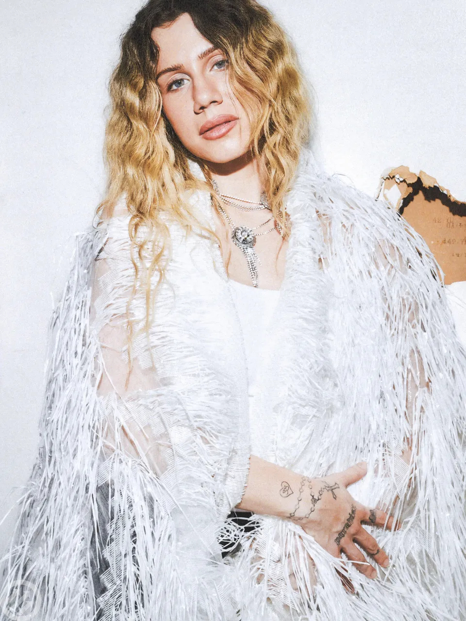 Slayyyter 为知名乐评机构 Pitchfork 拍摄采访写真一览：📸: