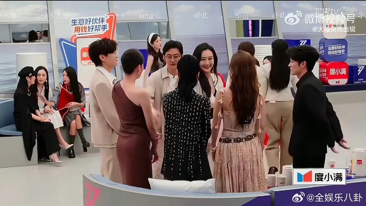 因为浪姐爱上看直播乘风2026 首播直接把我圈粉圈得牢牢的！33位姐姐凑在一起，