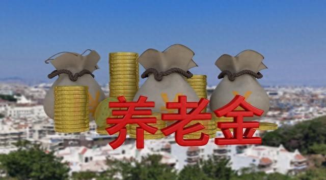 七十岁大爷手握每月上万退休金，却过得满心憋屈，就连买一块三十多块的猪蹄，都要看儿