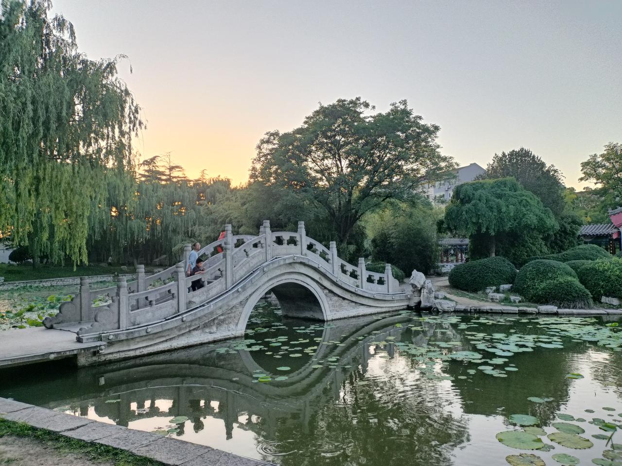 练形意拳的好处是，
成为胖子的时候，体重160多斤，
肚子啥的都减下来了，
还是