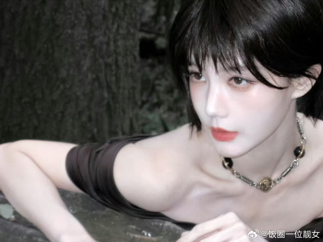 同样都是短发造型，李一桐卢昱晓谁更亮眼？ 