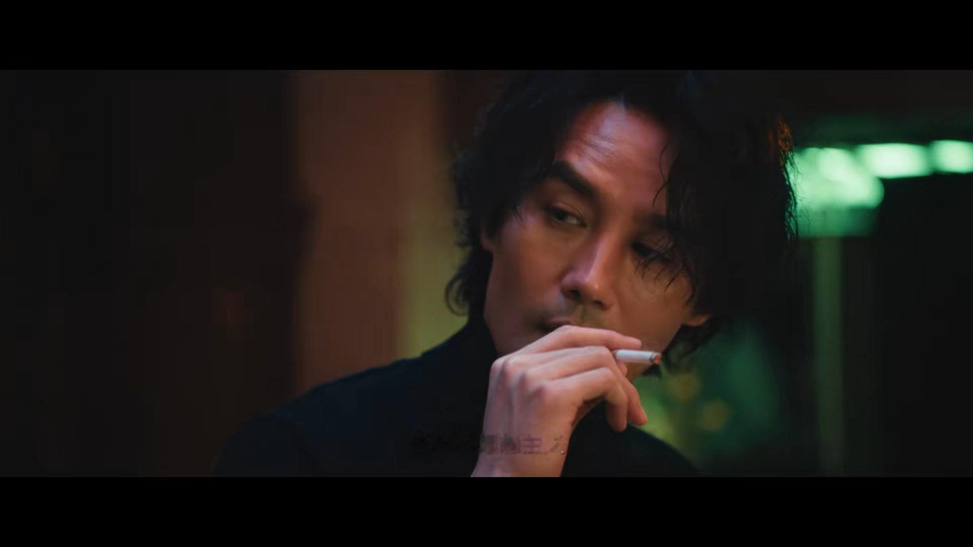 王凯又杀回谍战赛道了王凯杀回谍战赛道意气风发的青年慢慢熬成沧桑老兵，王凯拿捏住马