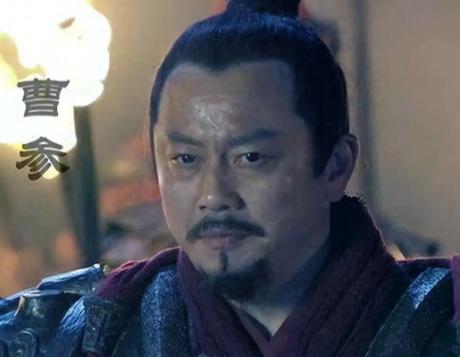 这人身上，有七十多处战伤。 
 
每一道都是刀砍剑劈留下的，有的深到见骨。他打了