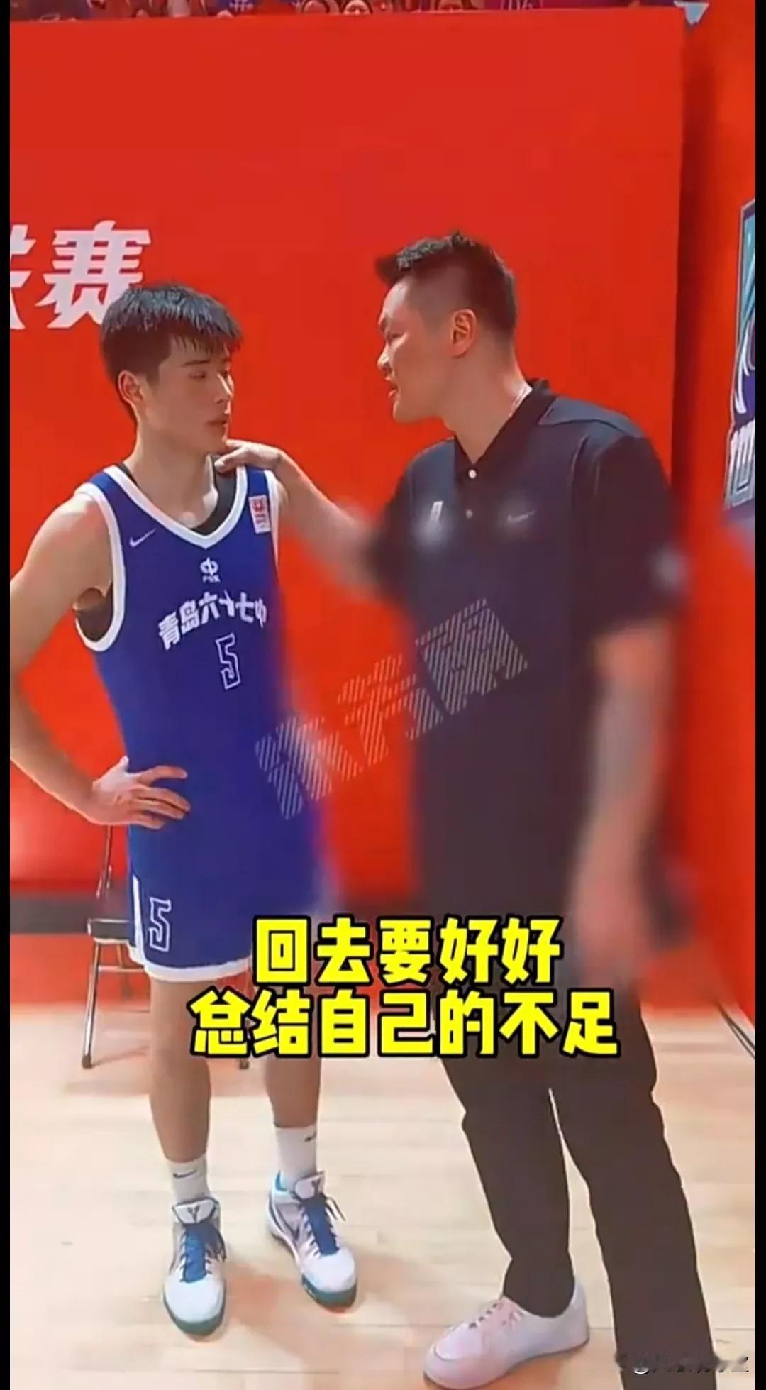 还需努力！全国耐克高中联赛，广东宏远新人球员陈家政状态低迷，未能率领青岛67中击