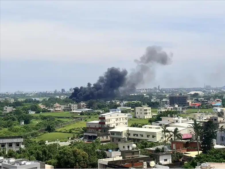 新竹基地一声爆炸，台独分子先慌了神。

6月23日台湾新竹空军基地发生油槽失火事