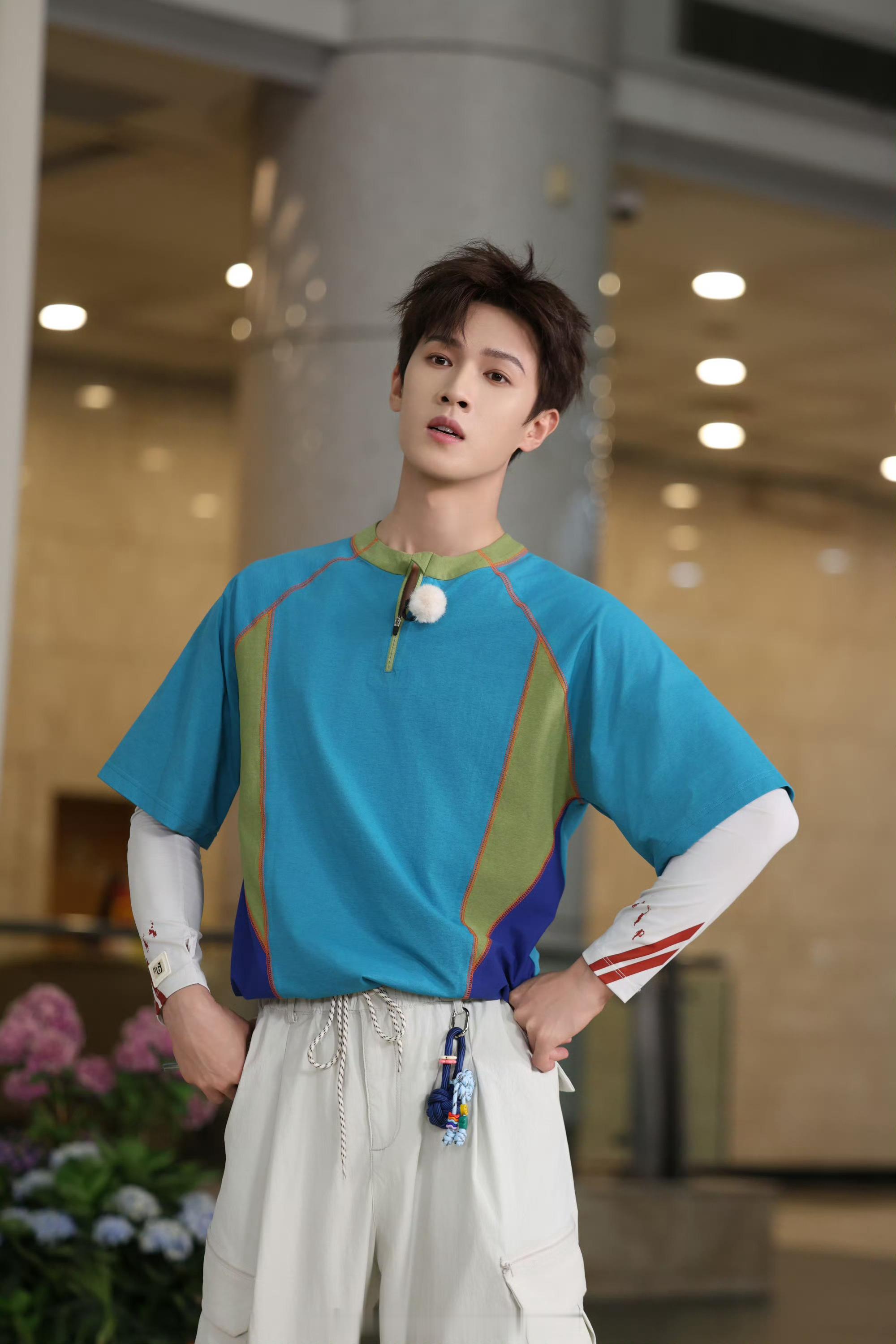 李昀锐奔跑吧﻿ Lin李昀锐邢武 V榜打卡7.11我觉得世界上所有的褒义词都适合